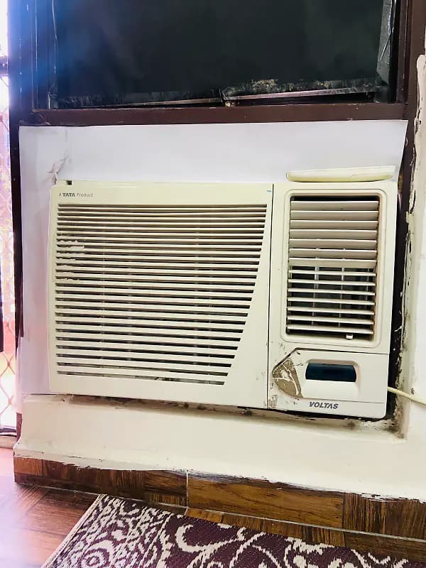 1.5 ton voltas window AC with V guard Stablizer