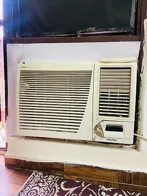 1.5 ton voltas window AC with V guard Stablizer