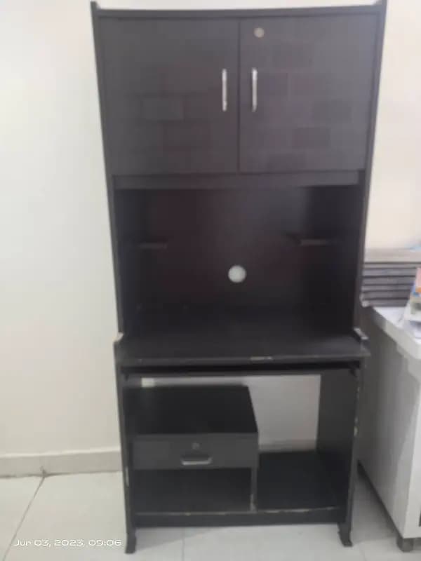 A beautiful computer/ study stable in perfect condition!