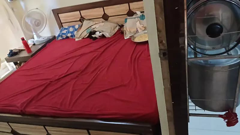 new bed very good condition rarely used without matteres