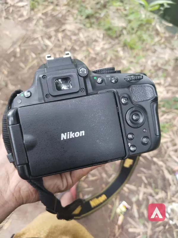 nikon 5100 verry good condition+charger+ 2 battery+ 18- 55 kit lens