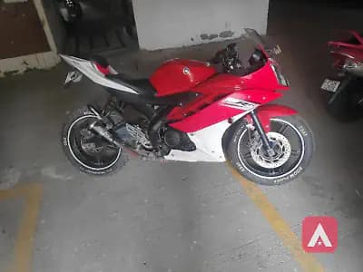 YAMAHA R15 V2 VERY GOOD CONDITION,2013 MODEL