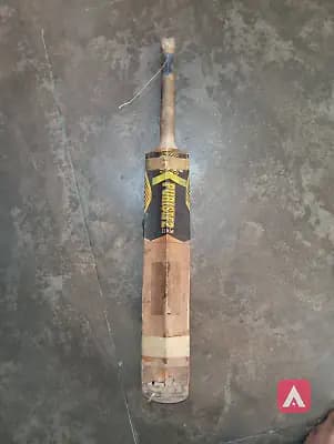 A GM Flash Cricket Bat with 2 Bands Attached