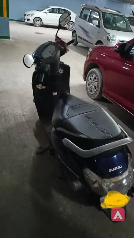 Selling suzuki 125, petrol, both tyres new, White LED light, blue color