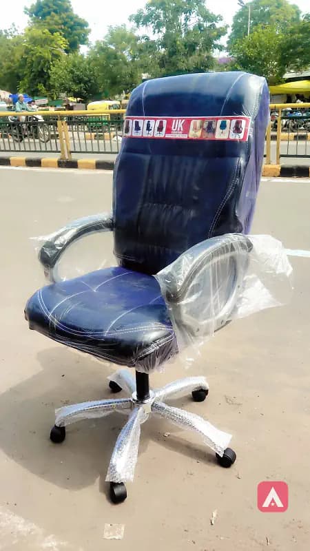 OFFICE BOSS CHAIR