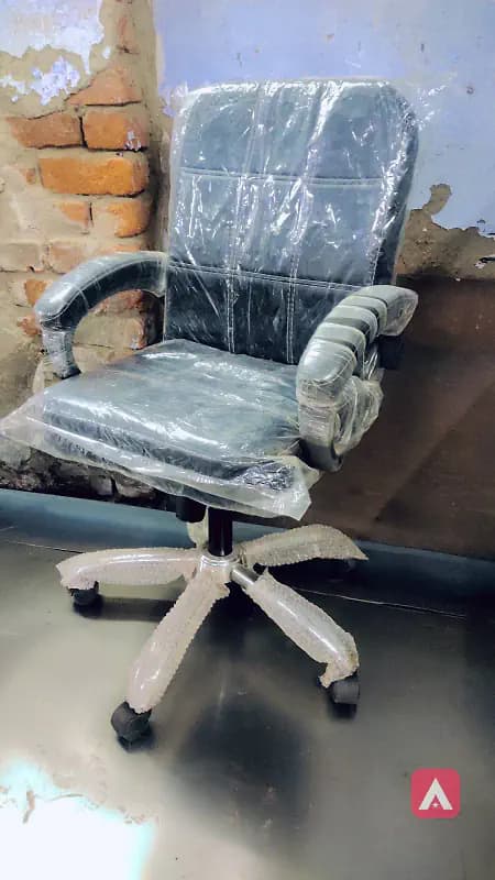 BRAND NEW OFFICE CHAIR