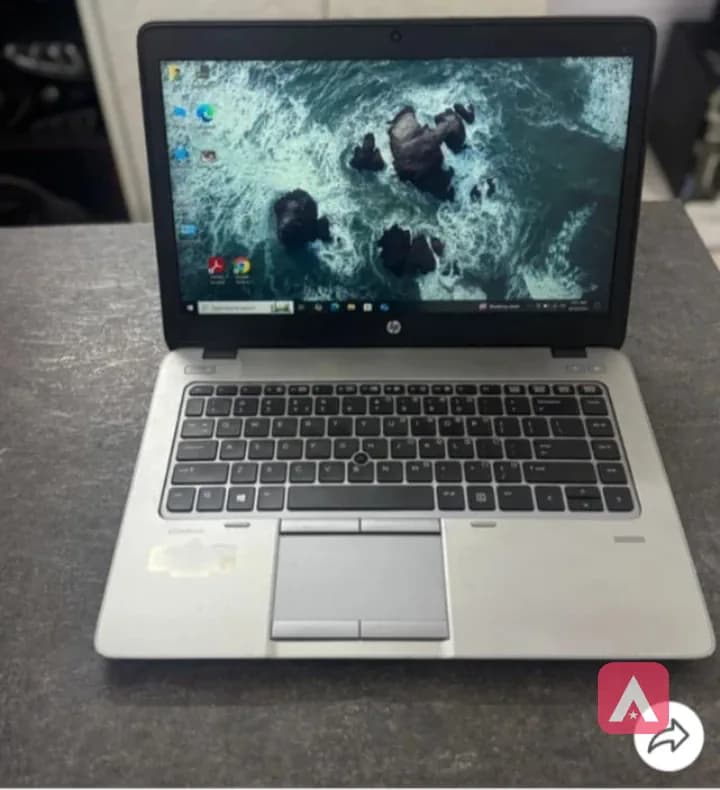 HP Elitebook 745 G2-AMD A8 7150B 8 GB ram 256 GB Ssd