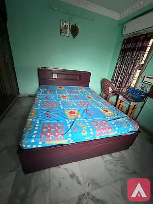 wooden cot with out matress