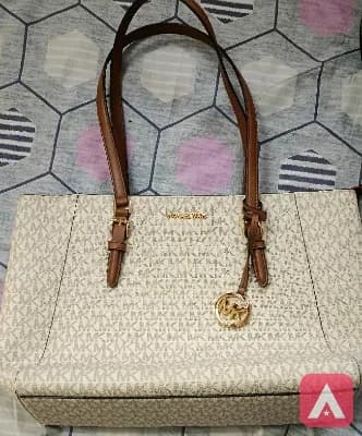 Hand bag Micheal kors make