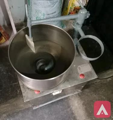 1 ltr LAKSHMI WET GRINDER ONLY ONE YEAR USED GOOD CONDITION EXLENT RUNNING.