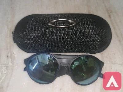Sports goggles