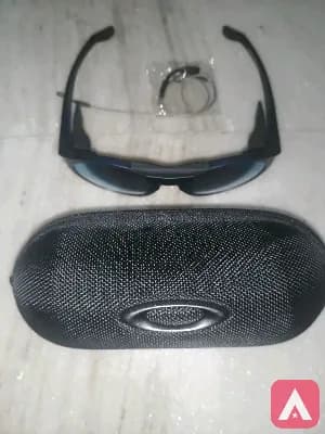 Sports goggles
